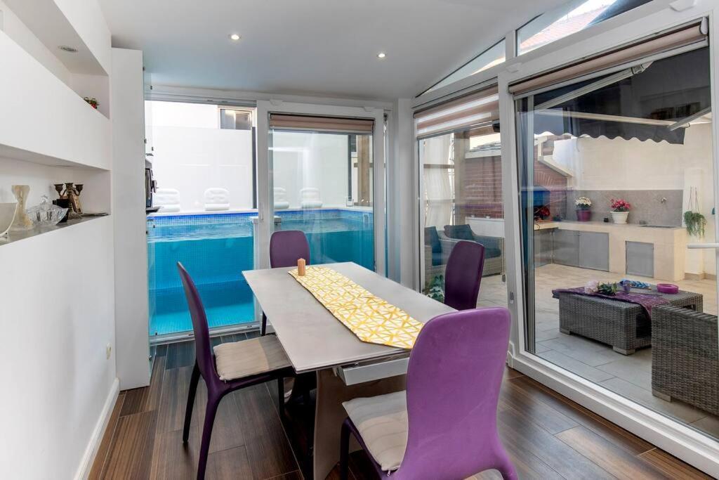 Luxury Apartment Martinis With Pool Split Luaran gambar