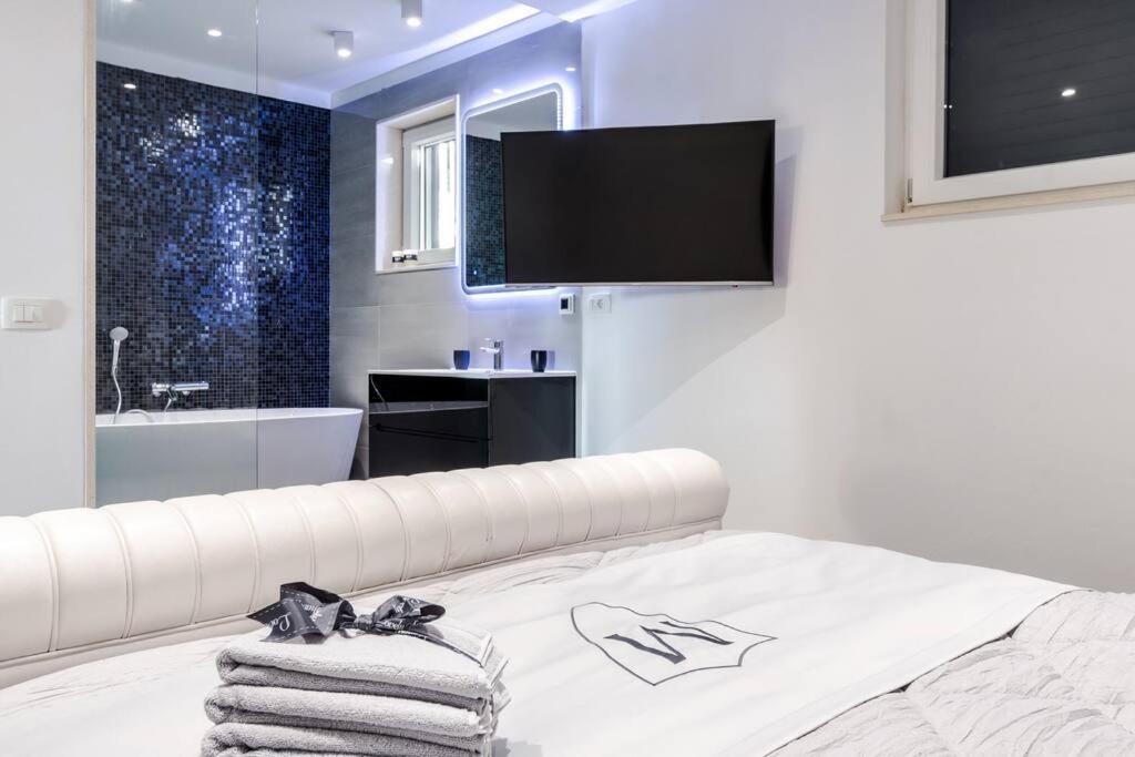 Luxury Apartment Martinis With Pool Split Luaran gambar